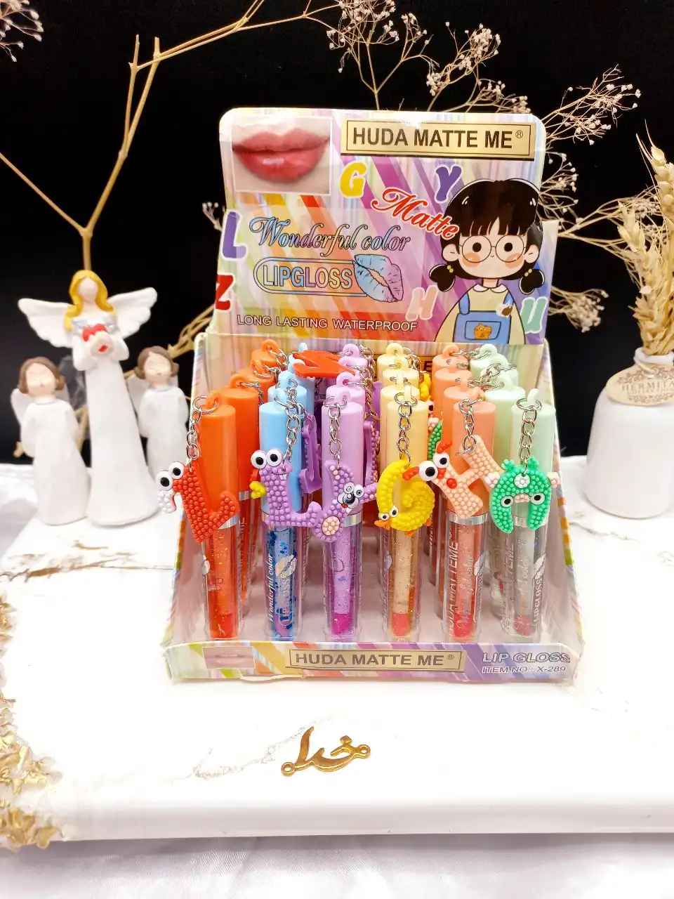 برق لب حرارتی طرح آویز دار حروف انگلیسی هدا مات می HUDA MATTE ME  کد X289
