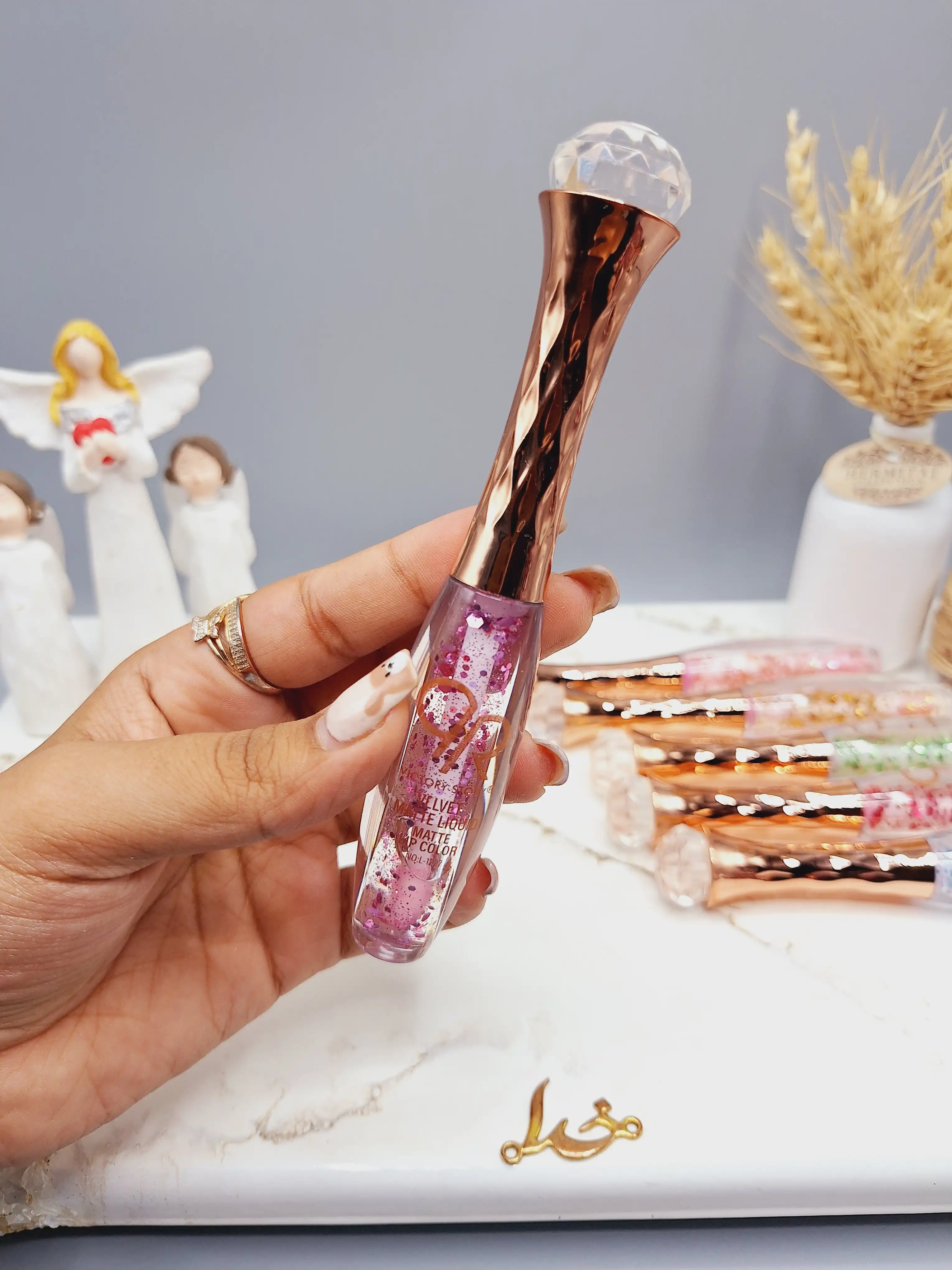 لیپ گلاس گلیتری طرح پیچک سر الماسی برند VICTORY STORY کد 1227